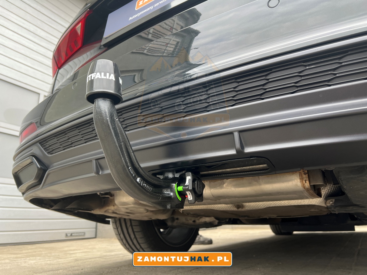 Zdjęcie Audi A6 C8 z zamontowanym hakiem holowniczym - gotowy do podróży z dodatkowym bagażem